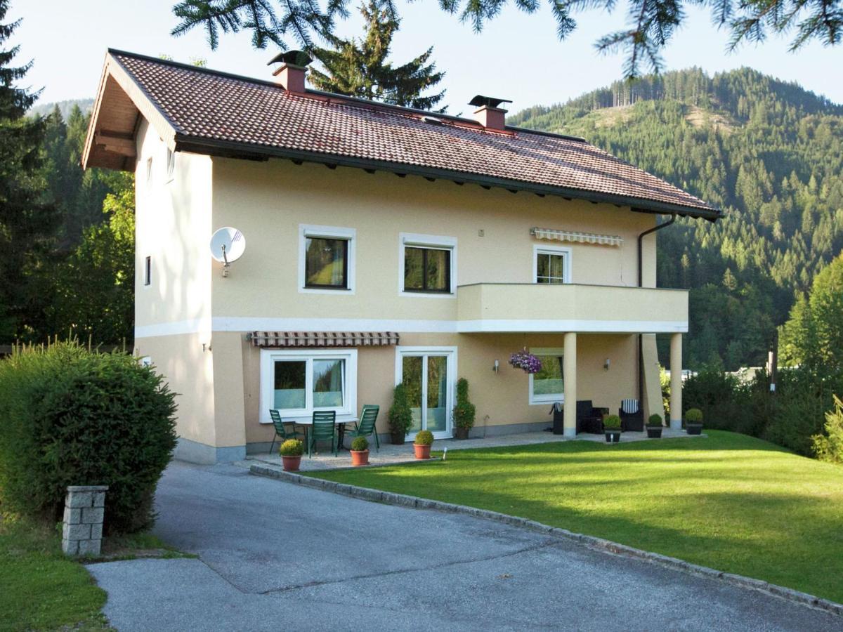 Apartment With Terrace In Salzburg Lungotz Bagian luar foto